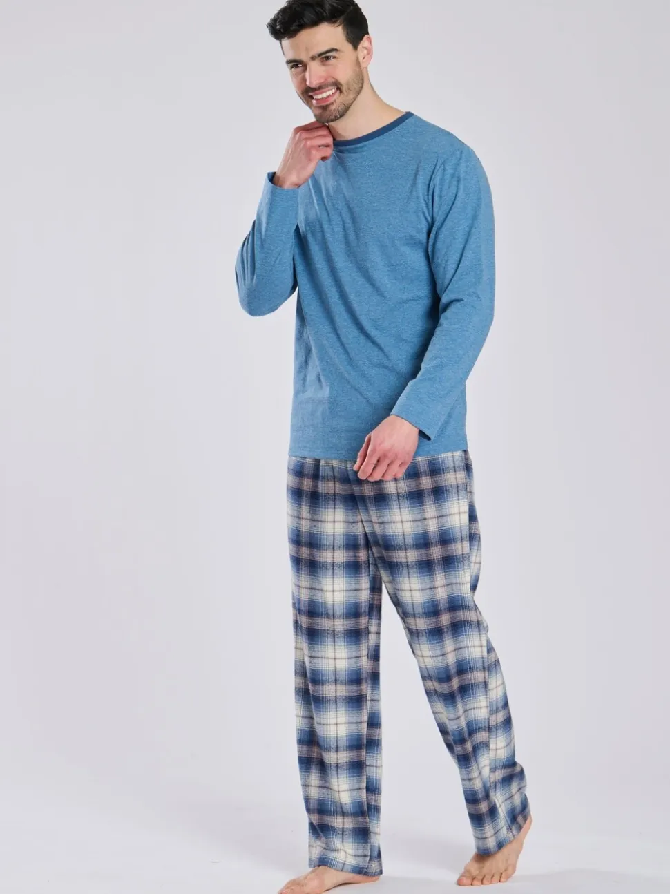 Lichtblauw - Loungeable Pyjama's Set van jersey top en geborstelde Ruit Broeken