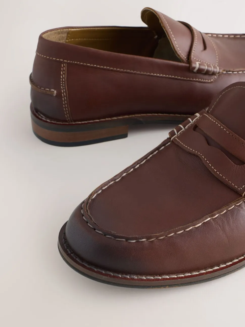 Lichtbruin - Penny-loafers met contrasterende stiksels