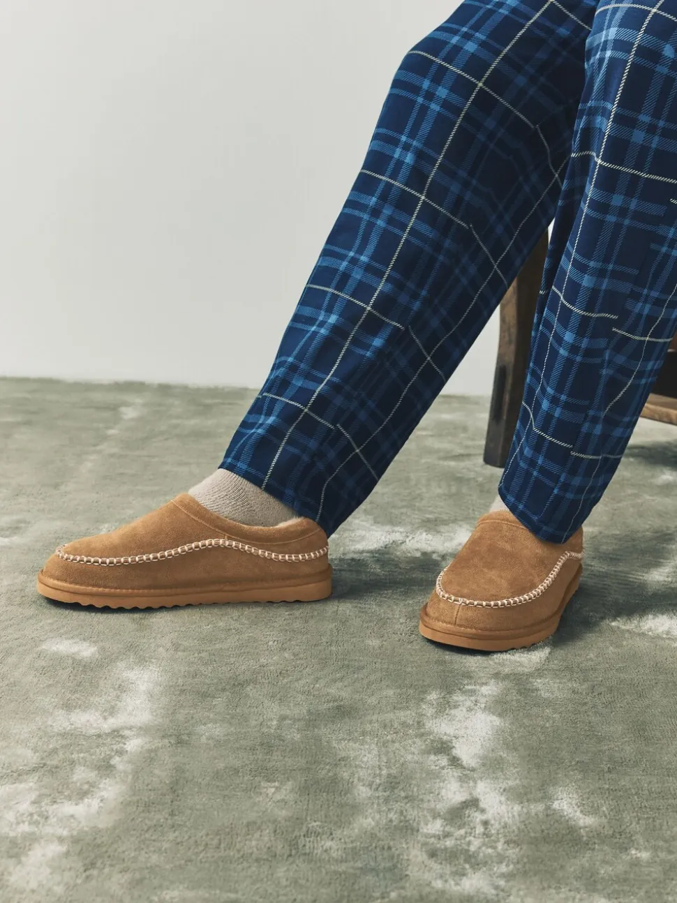 Lichtbruin - Signature Suede Stitch Detail Slippers