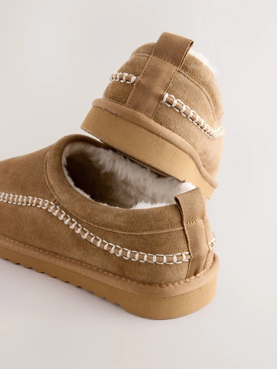 Lichtbruin - Signature Suede Stitch Detail Slippers