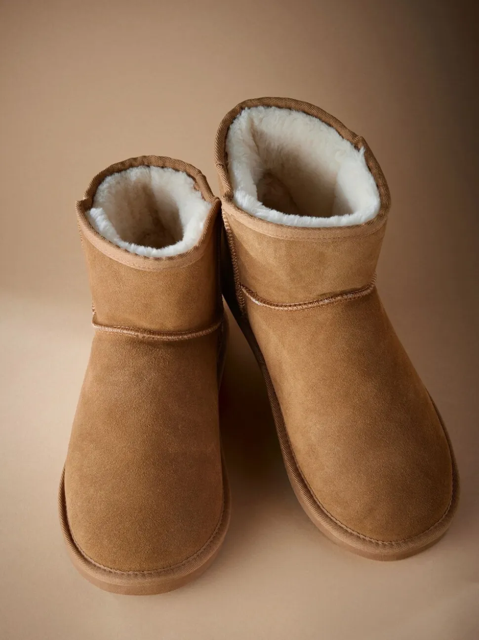 Lichtbruin - Signature Suede Slipper Boots with Faux Fur Lining