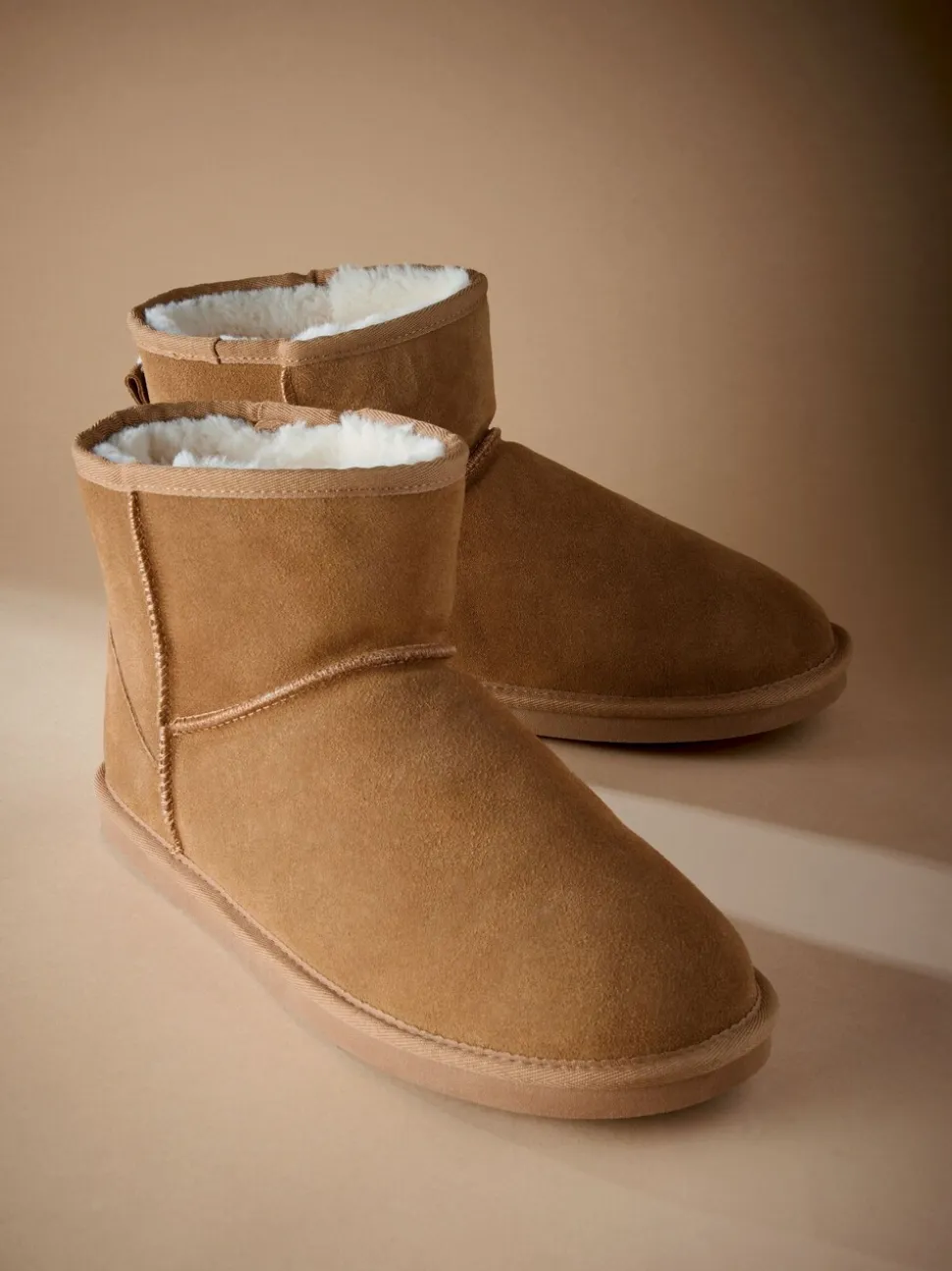 Lichtbruin - Signature Suede Slipper Boots with Faux Fur Lining