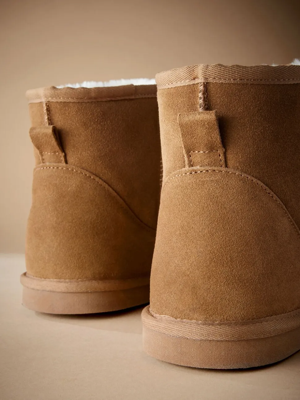 Lichtbruin - Signature Suede Slipper Boots with Faux Fur Lining