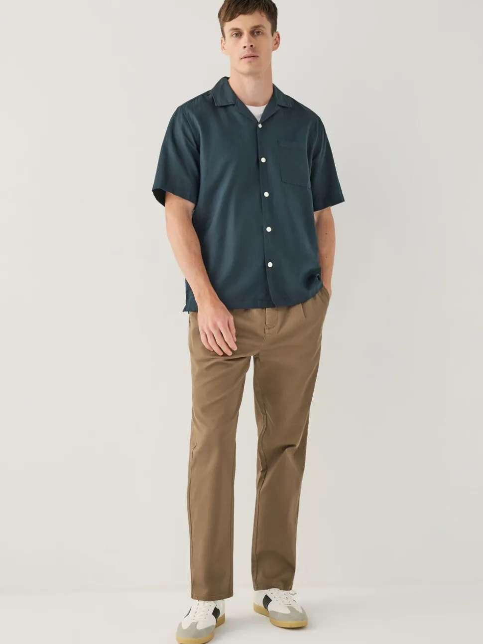 Lichtbruin - Single Pleated Stretch Chinos Trousers