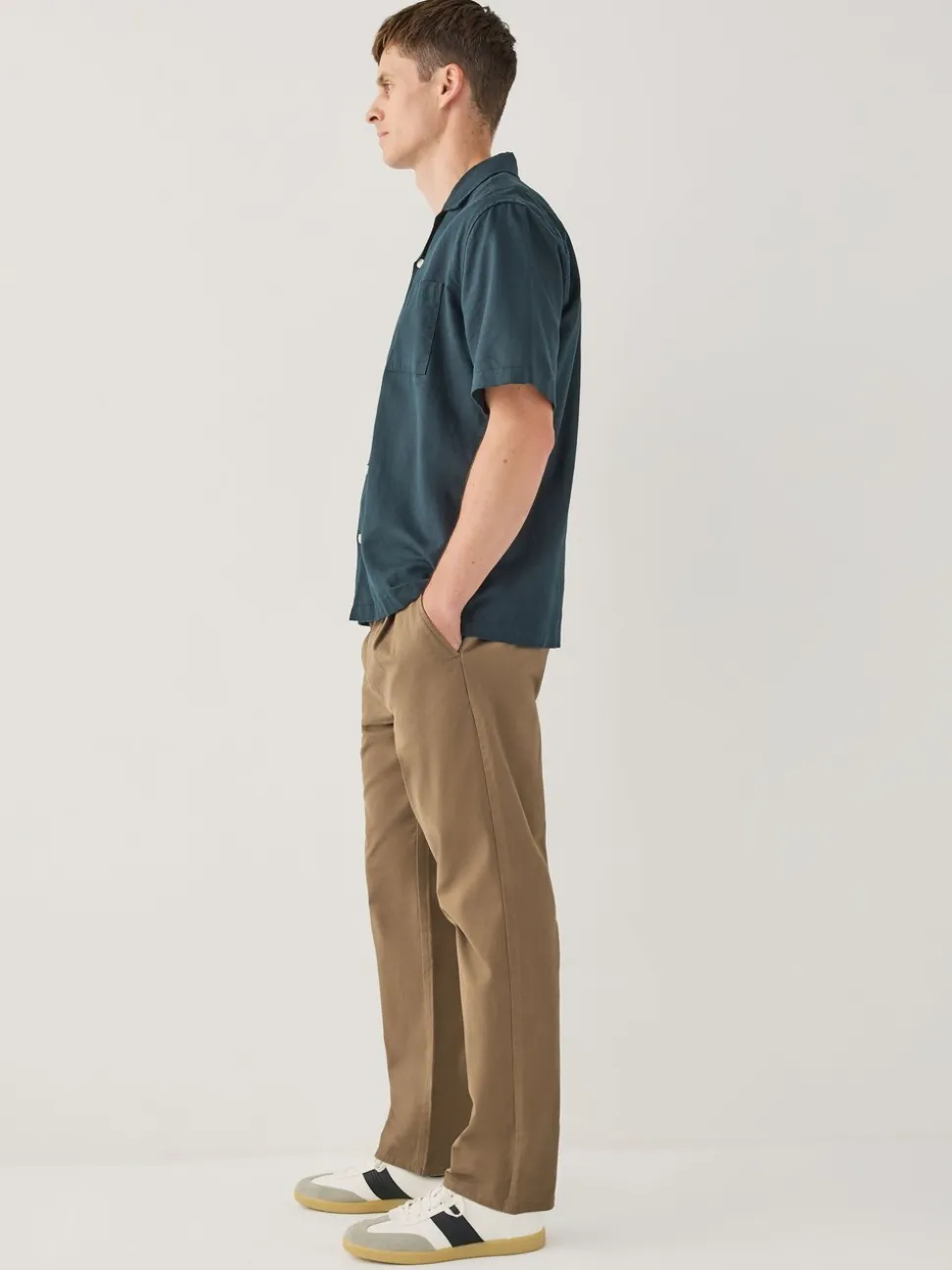 Lichtbruin - Single Pleated Stretch Chinos Trousers