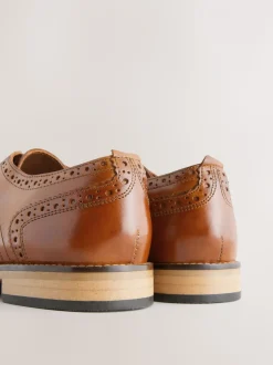 Lichtbruin - Standaard pasvorm - Brogues van leer met contrasterende zool