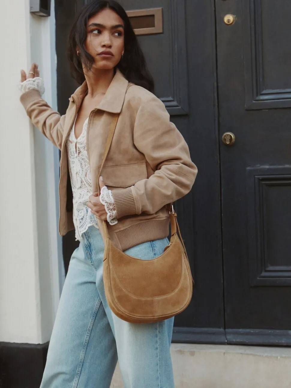 Lichtbruin - Suede Scoop Cross-Body Bag