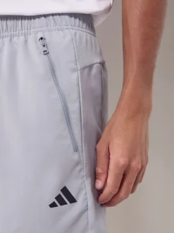 Lichtgrijs - adidas Train Essentials geweven trainingsshorts