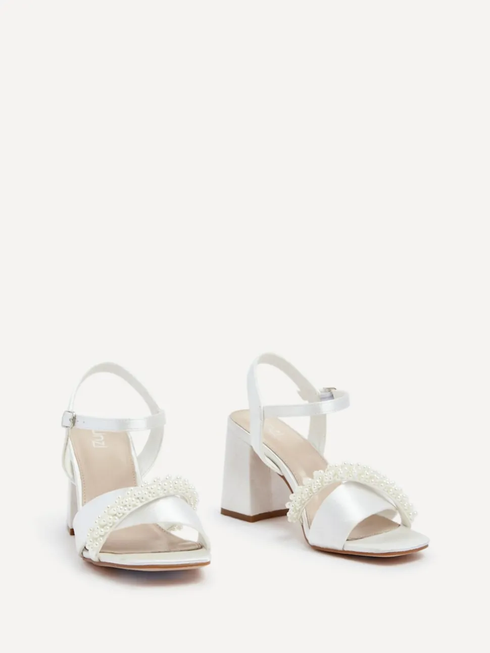 Linzi Bridal Iris blokhak met parel versierde teenriem