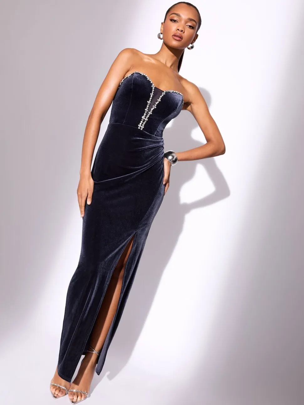 Lipsy - Fluwelen bandeau-maxi-jurk met kristallen versierde rand