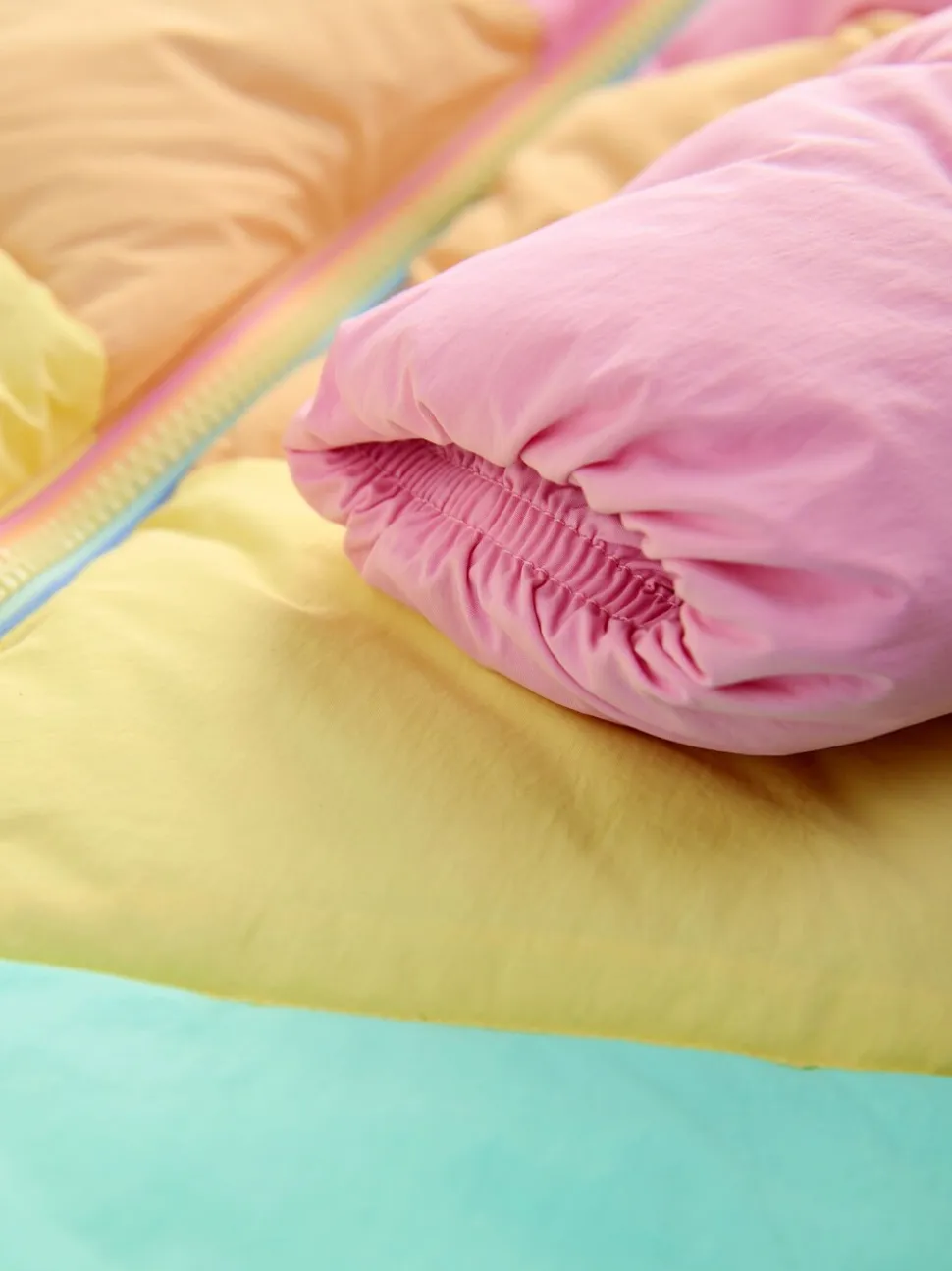 Little Bird by Jools Oliver regenbestendig sneeuwpak met pastelkleurige regenboogvlakken
