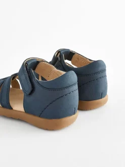 Marineblauw - First Walker babysandalen van leer met klittenbandsluiting
