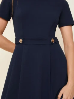Marineblauw - Friends Like These Getailleerde midi-jurk met tabdetail en korte mouwen