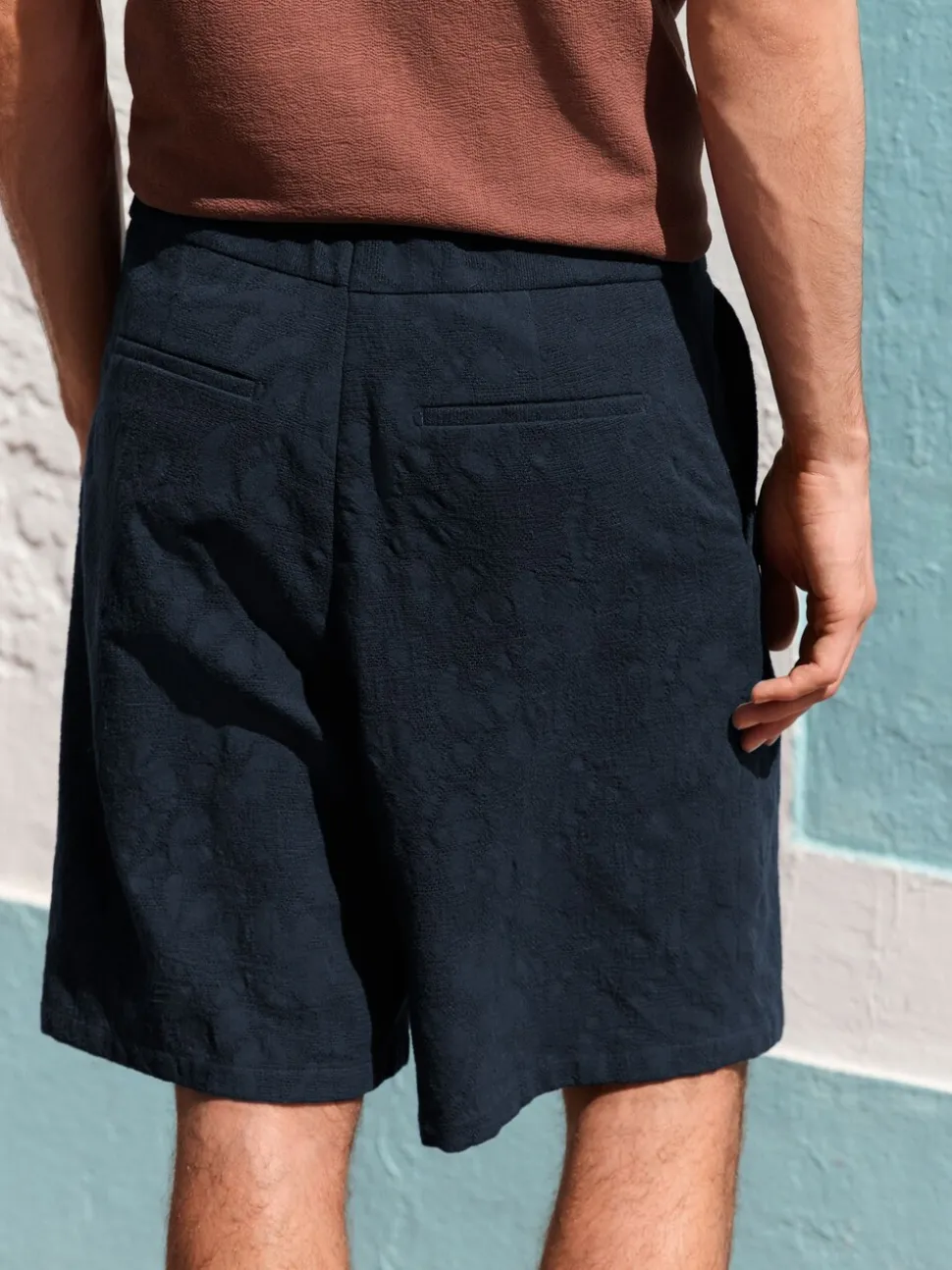 Marineblauw - Regular fit Nova Fides shorts van Italiaanse stof met gehaakt patroon