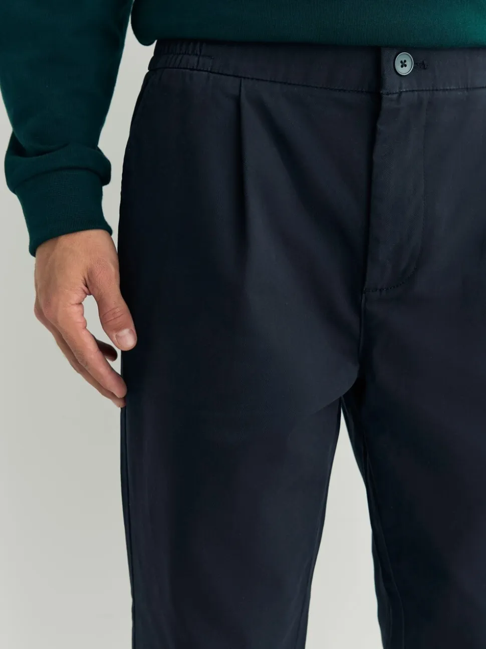 Marineblauw - Standaard toelopende pasvorm - Pleated Stretch Chinos Trousers With Elasticated Waist