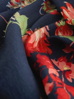 Marineblauw met bloemenprint - Midi-jurk met print en pofmouwen