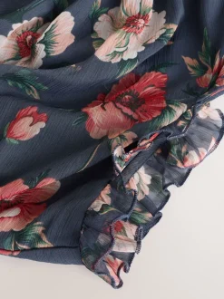 Marineblauw met bloemenprint - Gedrukte Maxi-jurk met hoge hals en tierlantijntjes