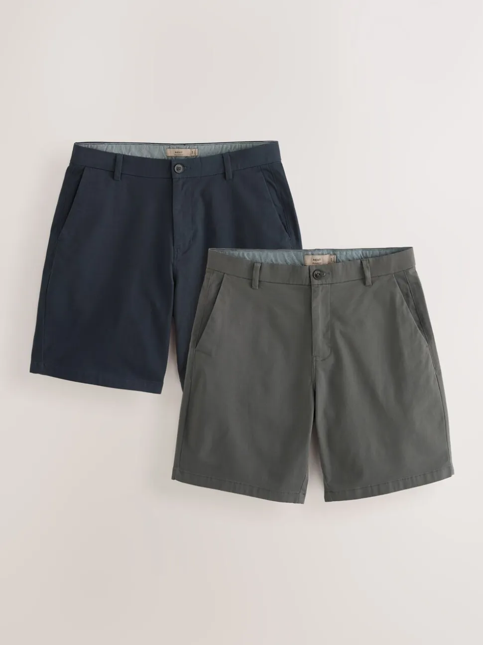 Marineblauw/antraciet - Ruimvallende pasvorm. - Set van 2 chinoshorts met stretch