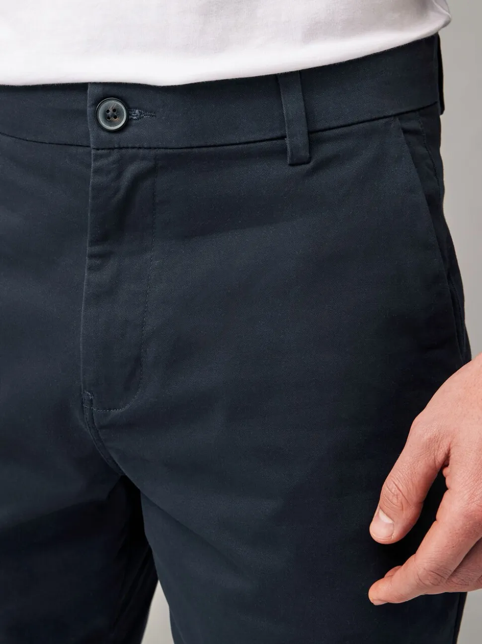 Marineblauw/antraciet - Ruimvallende pasvorm. - Set van 2 chinoshorts met stretch