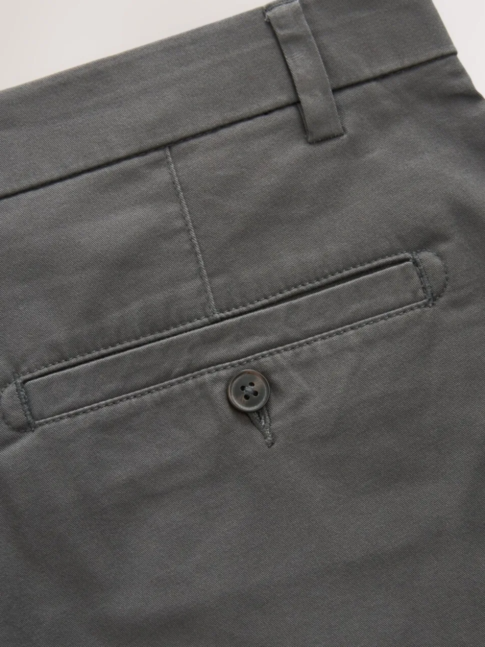 Marineblauw/antraciet - Ruimvallende pasvorm. - Set van 2 chinoshorts met stretch