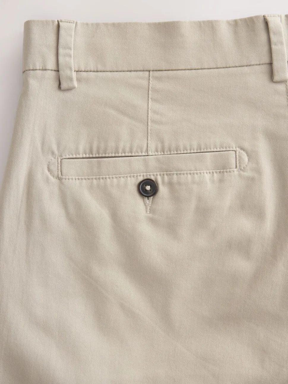 Marineblauw/kiezelkleurig - Ruimvallende pasvorm. - Set van 2 chinoshorts met stretch