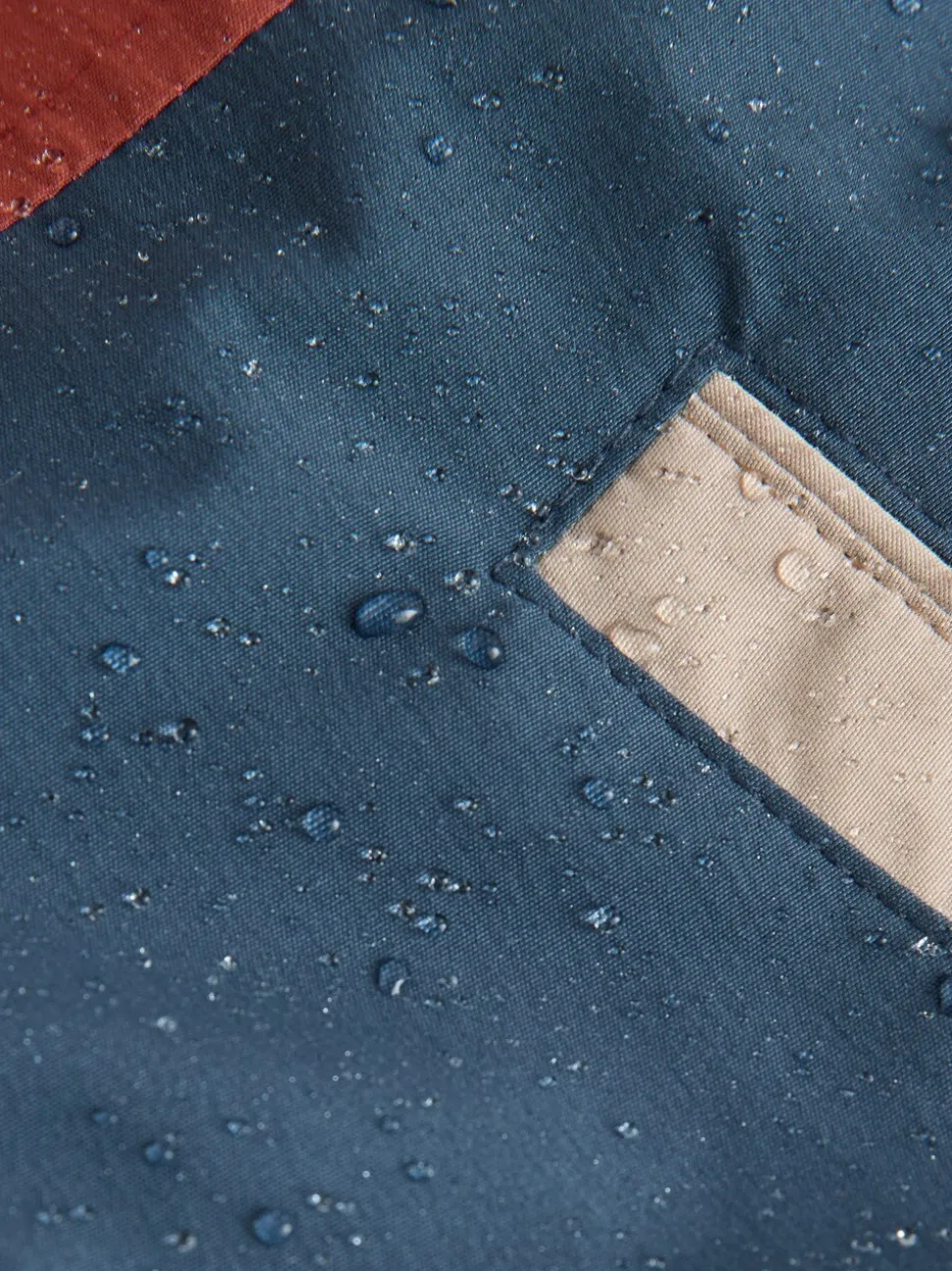 Marineblauw/rood met kleurvlakken - Waterdichte parka met borgvoering (3mnd -7jr)