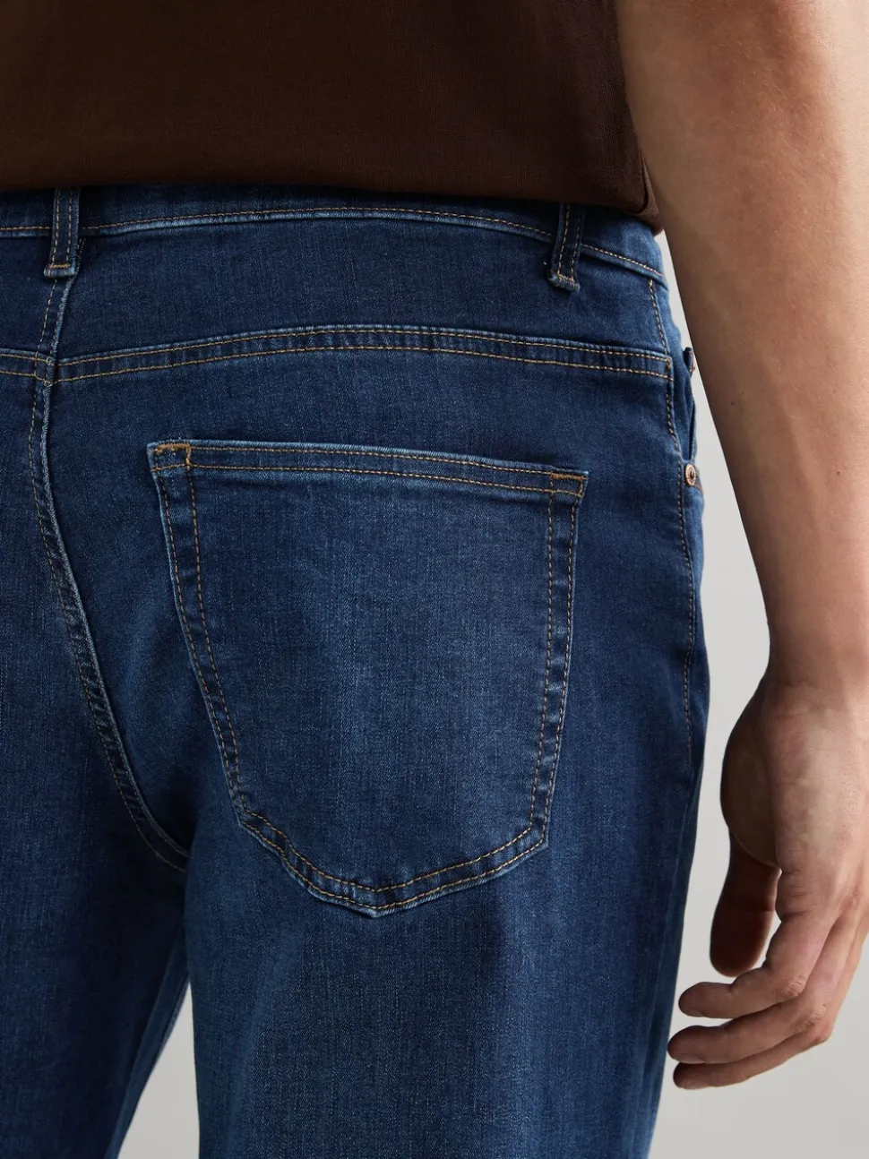 Mediumblauw - Klassieke stretchjeans met standaard taps toelopende pasvorm