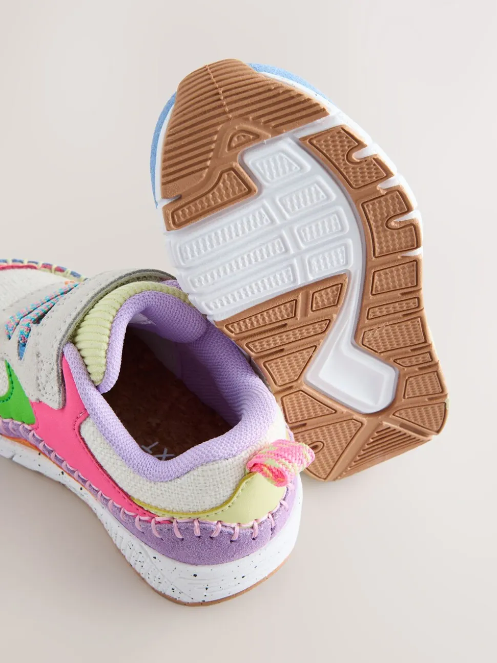 Meerkleurig - Sneakers met dikke zool en elastische veters