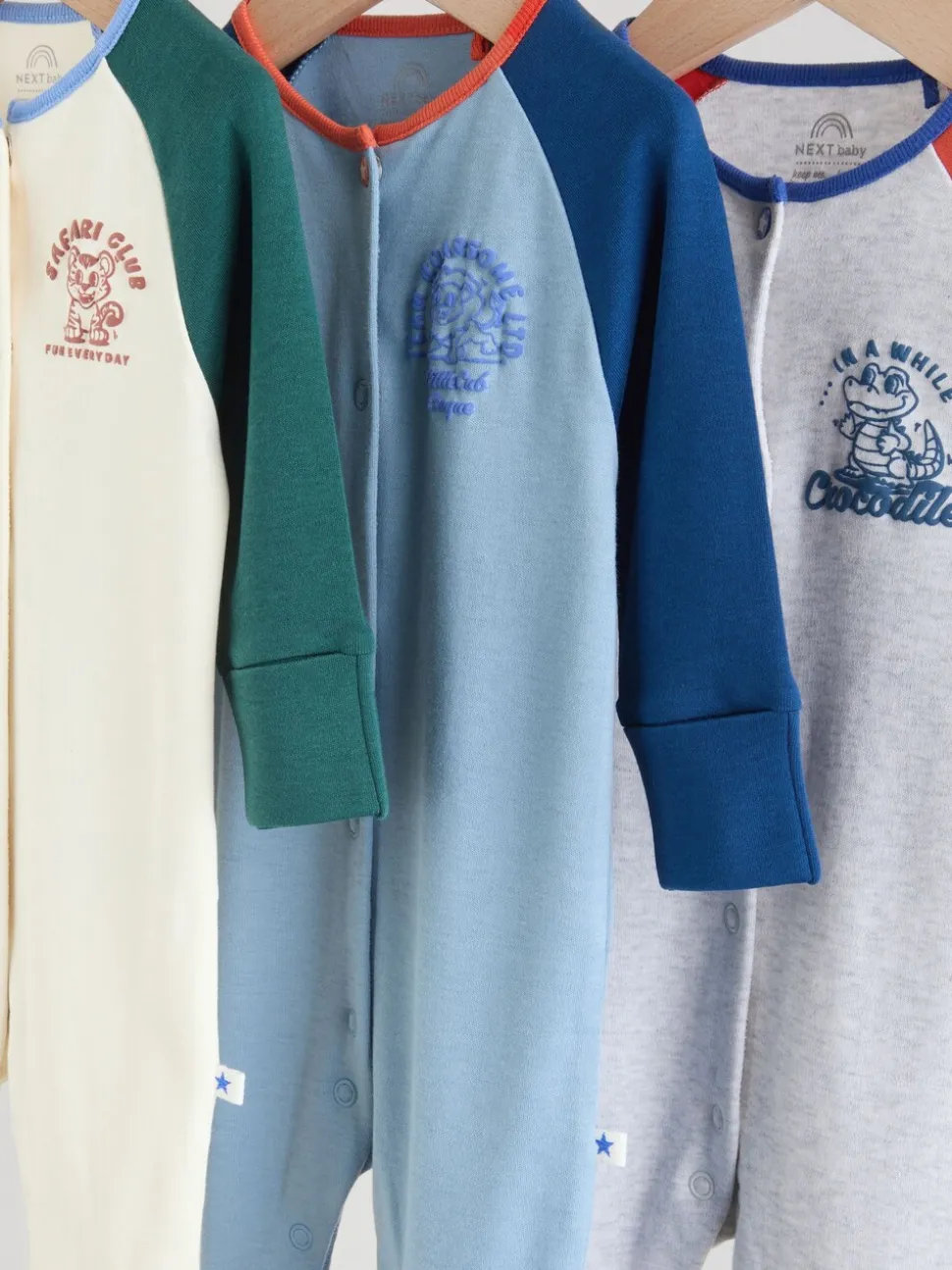 Meerkleurig collegesportstijl - Verpakking van 3 babypyjama's (0 mnd-3 jr)