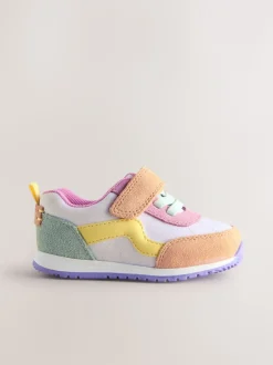 Met verschillende kleurvlakken - Eerste loopschoentjes: sneakers