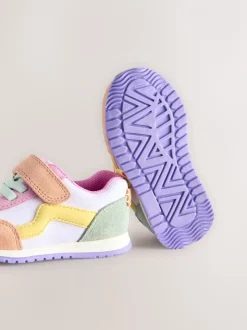 Met verschillende kleurvlakken - Eerste loopschoentjes: sneakers