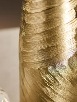 Metalen vloervaas met textuur
