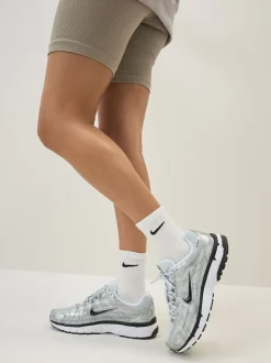 Metallic zilver - Nike P6000 Trainers