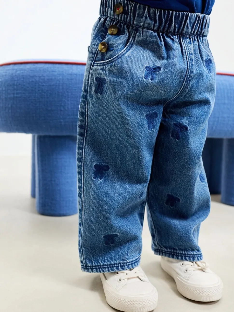 Middenblauw denim - Jeans met strikborduursel (3mnd -7jr)