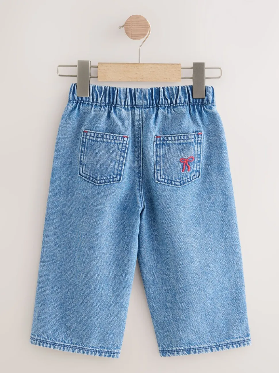 Middenblauw denim - Jeans met strikborduursel (3mnd -7jr)