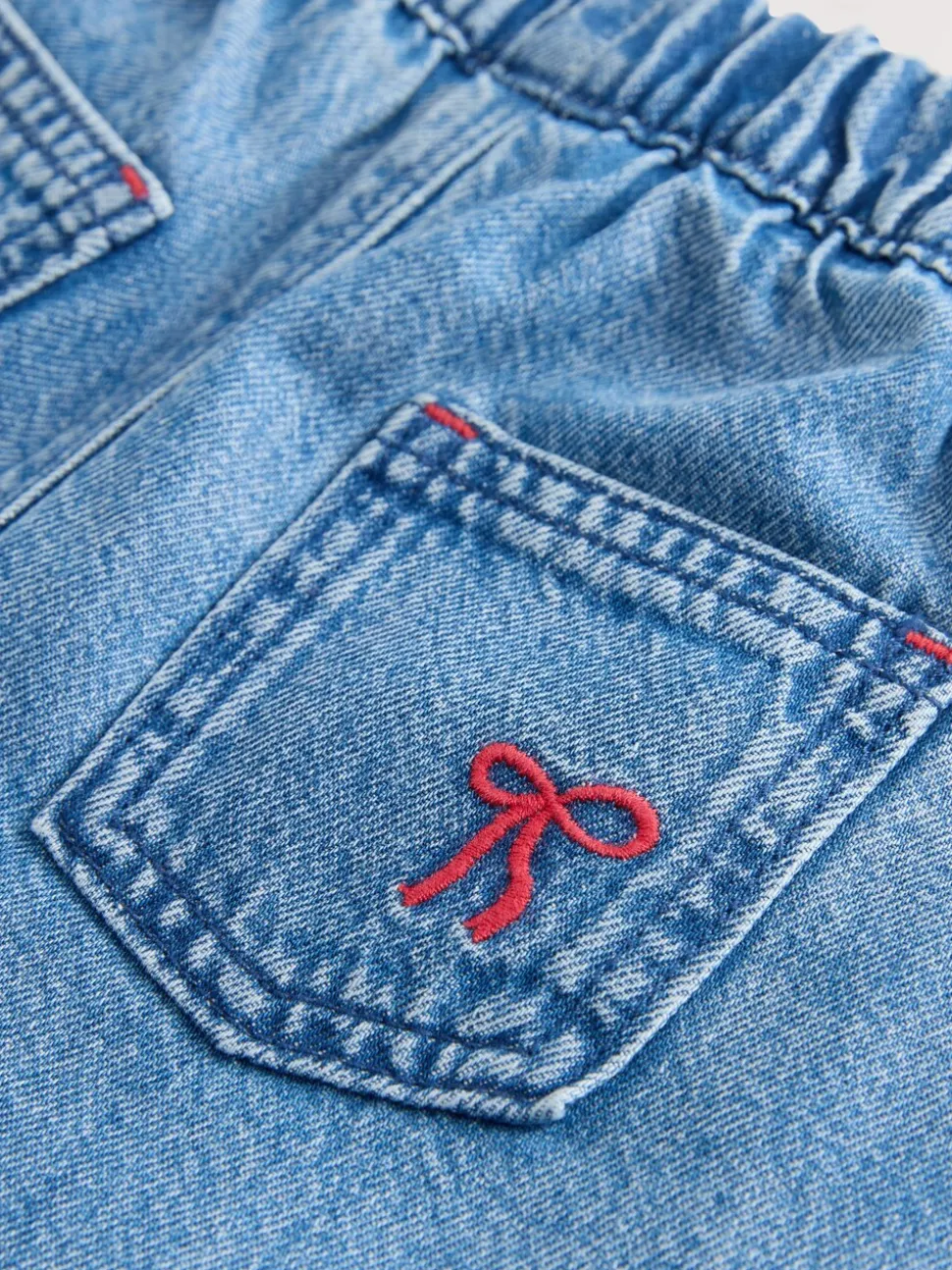 Middenblauw denim - Jeans met strikborduursel (3mnd -7jr)