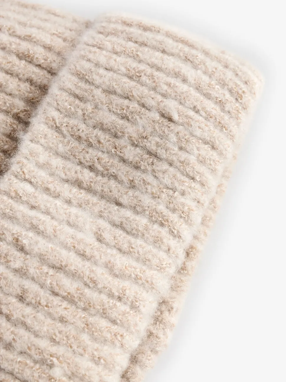 Moutkleurig - Fluffy beanie-muts (1-16jr)
