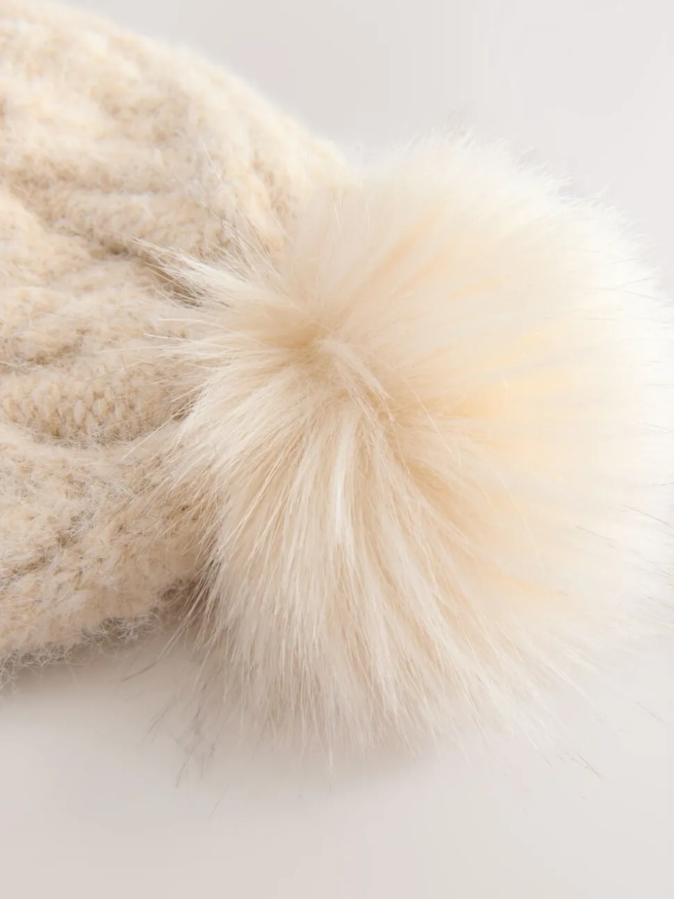 Moutkleurig - Pointelle Knit Pom Hat
