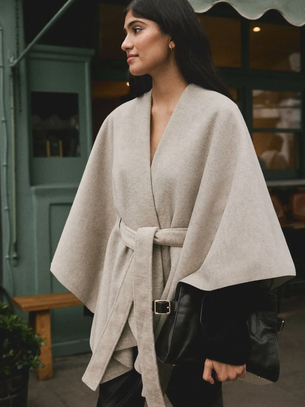 Moutkleurig - Wrap Front Cape Poncho