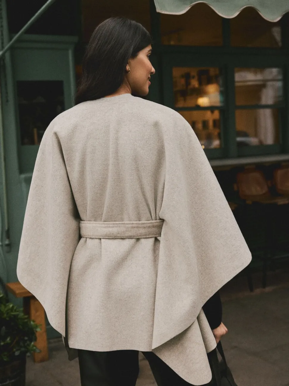 Moutkleurig - Wrap Front Cape Poncho