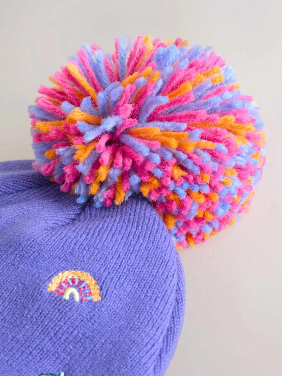 Multi - Geborduurde Beanie-muts met pompon (3mnd-10jr)