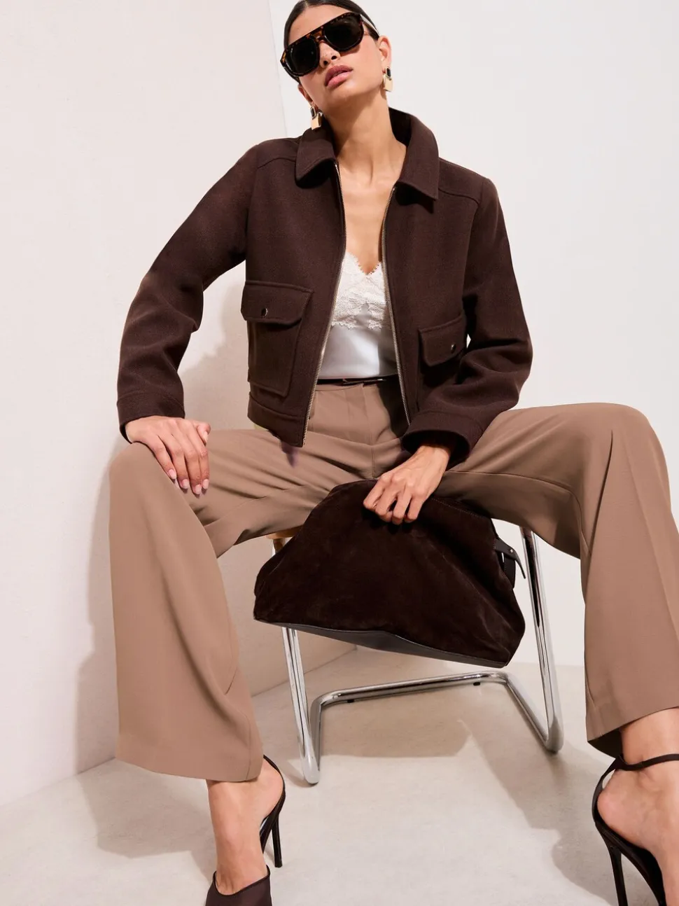 Naturel Latte - Friends Like These Premium broek met wijde pijpen en elastiek aan de achterkant
