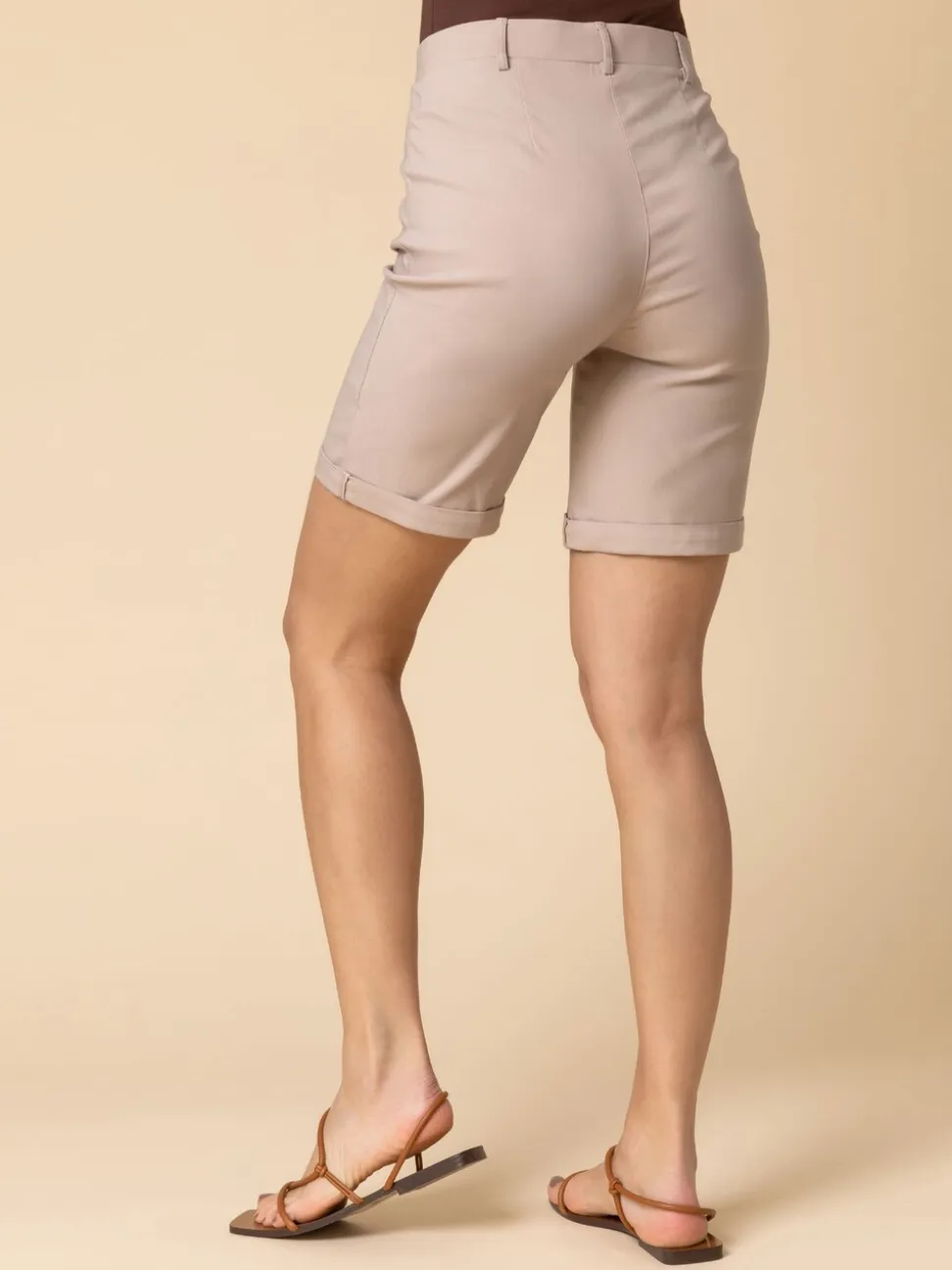 Natuurlijk - Roman stretch short met omgeslagen zoom