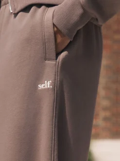 Nertsgrijs/bruin - self. joggingbroek met wijde pijpen