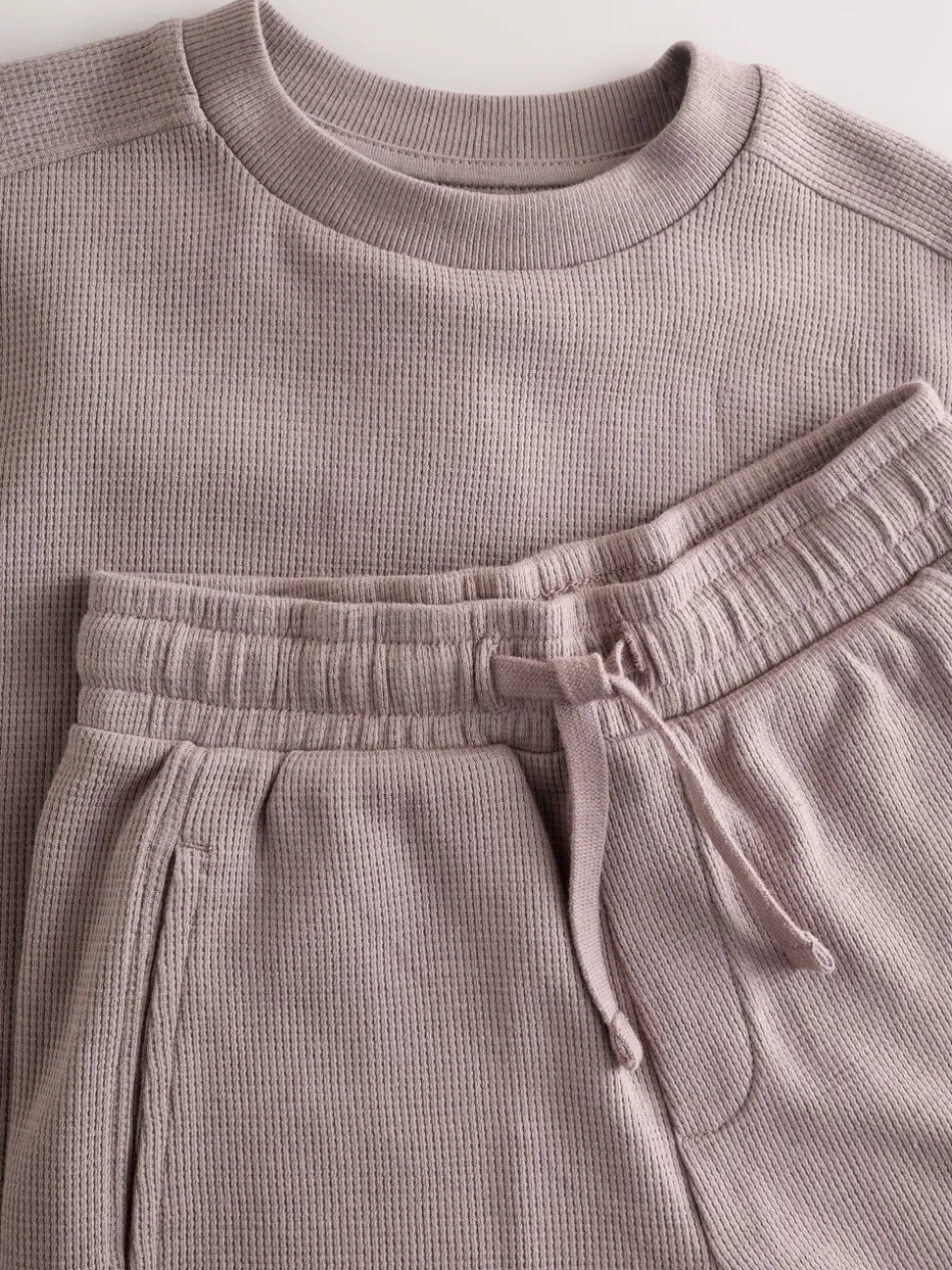 Nertsgrijs/bruin - Set van T-shirt met textuur en korte mouwen en shorts (3 - 16 jr)