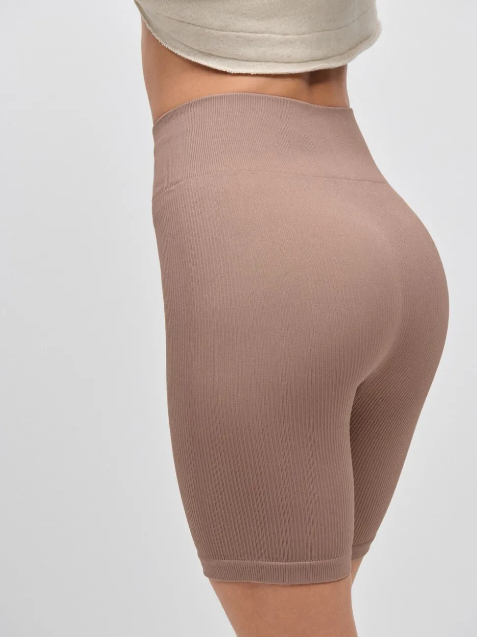Neutraal - Geribbelde fietsshort met hoge taille