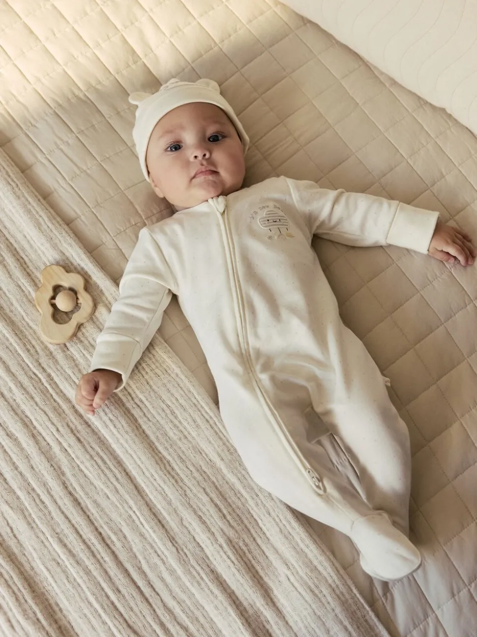Neutraal - Im New Here Sleepsuit And Hat Set (0-9mths)