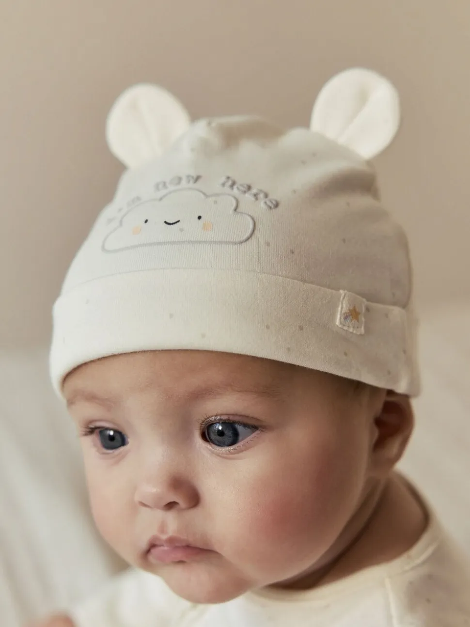 Neutraal - Im New Here Sleepsuit And Hat Set (0-9mths)