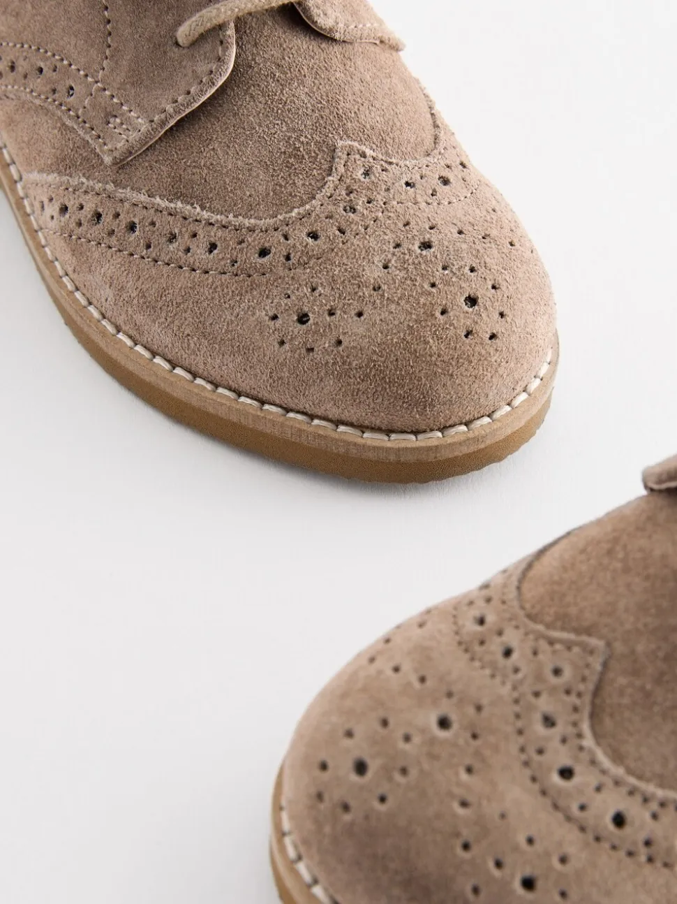 Neutraal - Modieuze brogues van leer