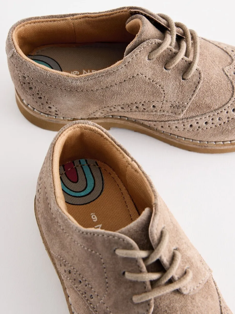 Neutraal - Modieuze brogues van leer